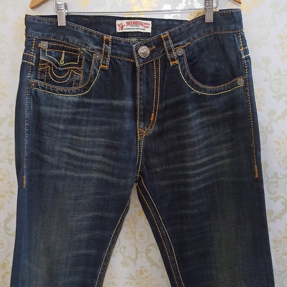 True Religion - Picture 3 of 11